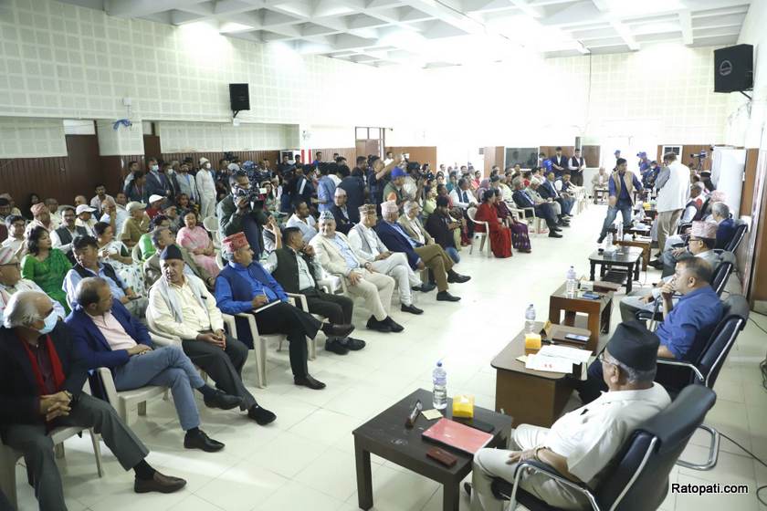 गगन थापाको प्रस्ताव : केन्द्रीय समितिका २ वटा बैठक काठमाडौँ बाहिर