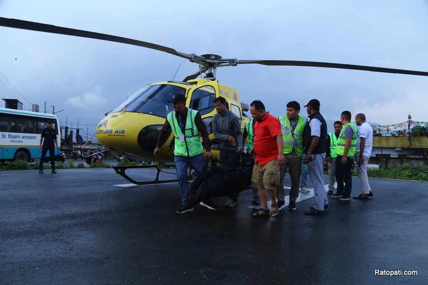 हेलिकप्टर दुर्घटनामा ज्यान गुमाएका ६ जनाको शव काठमाडौँ ल्याइयो