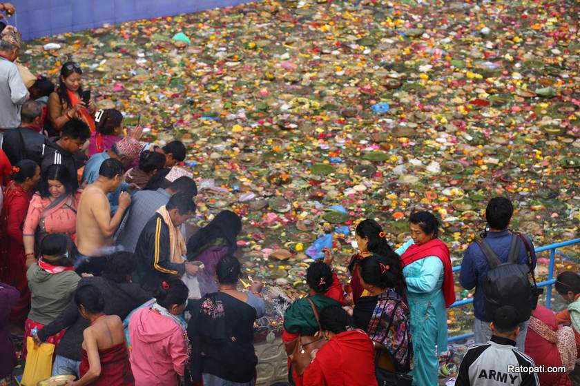 आमाको मुख हेर्ने दिन :  मातातीर्थमा दर्शनार्थीको भीड