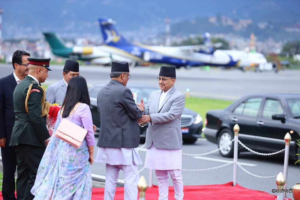 कार्यवाहक प्रधानमन्त्रीको  जिम्मेवारी खड्कालाई