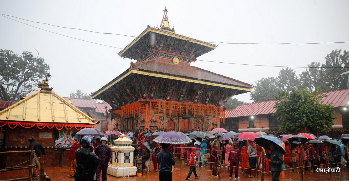   हरिबोधिनी एकादशीका अवसरमा चाँगुनारायणमा श्रद्धालुहरूको भीड (तस्बिरहरू)