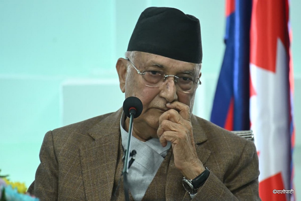   एमाले अध्यक्ष ओलीसँग भिड्न कांग्रेसका ६ आकांक्षी तयार, विश्वप्रकाश एकल सिफारिस