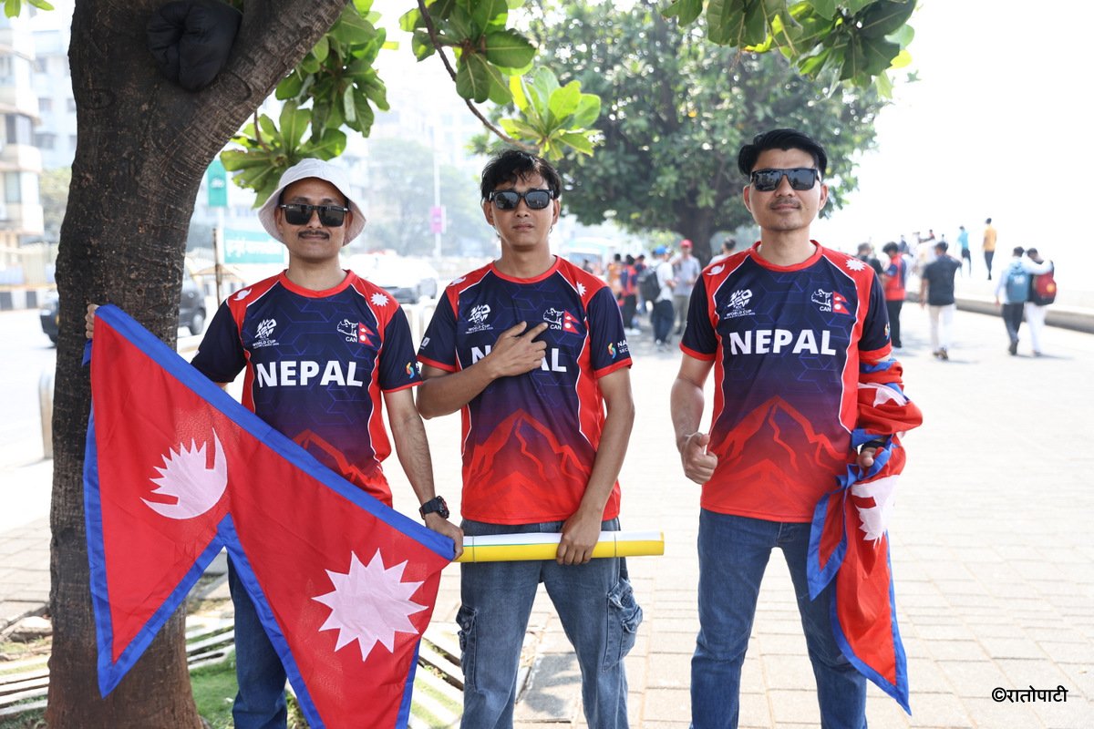 01-Nepali Fans at Mumbai_NPL (1)
