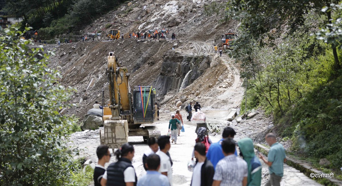   कोदारी पहिरो स्थानीय र व्यापारीहरूलाई सधैँको सास्ती (तस्बिरहरू)