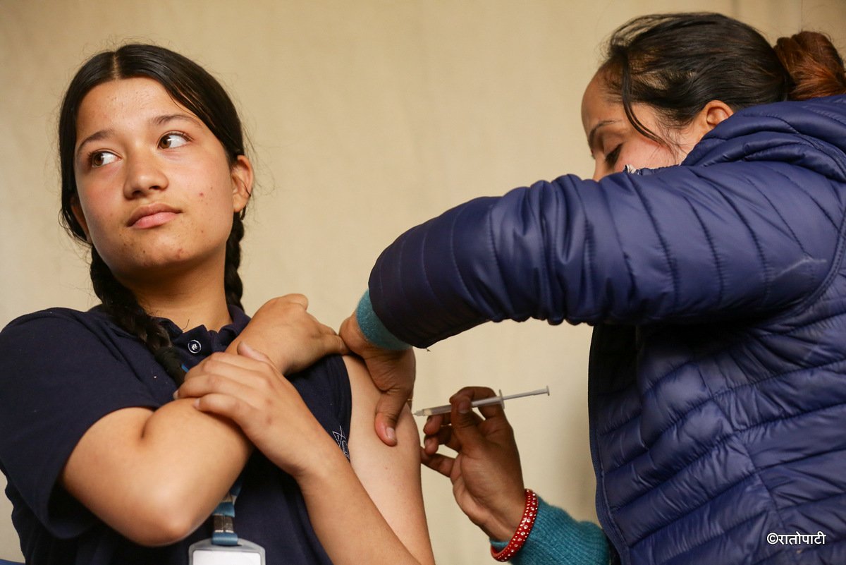 दुई लाख ३७ हजार किशोरीलाई क्यान्सरविरुद्धको खोप