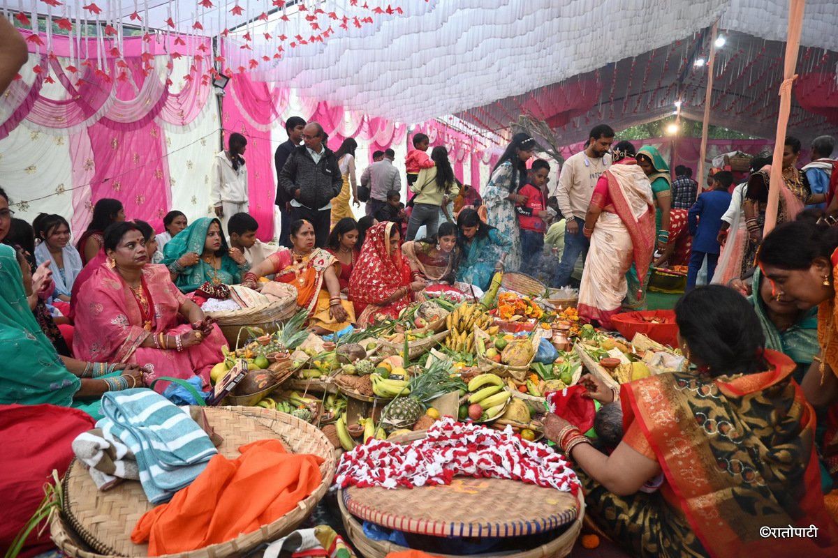 02-Chhath_Festival_Pokhara_Fewa Tal_-50