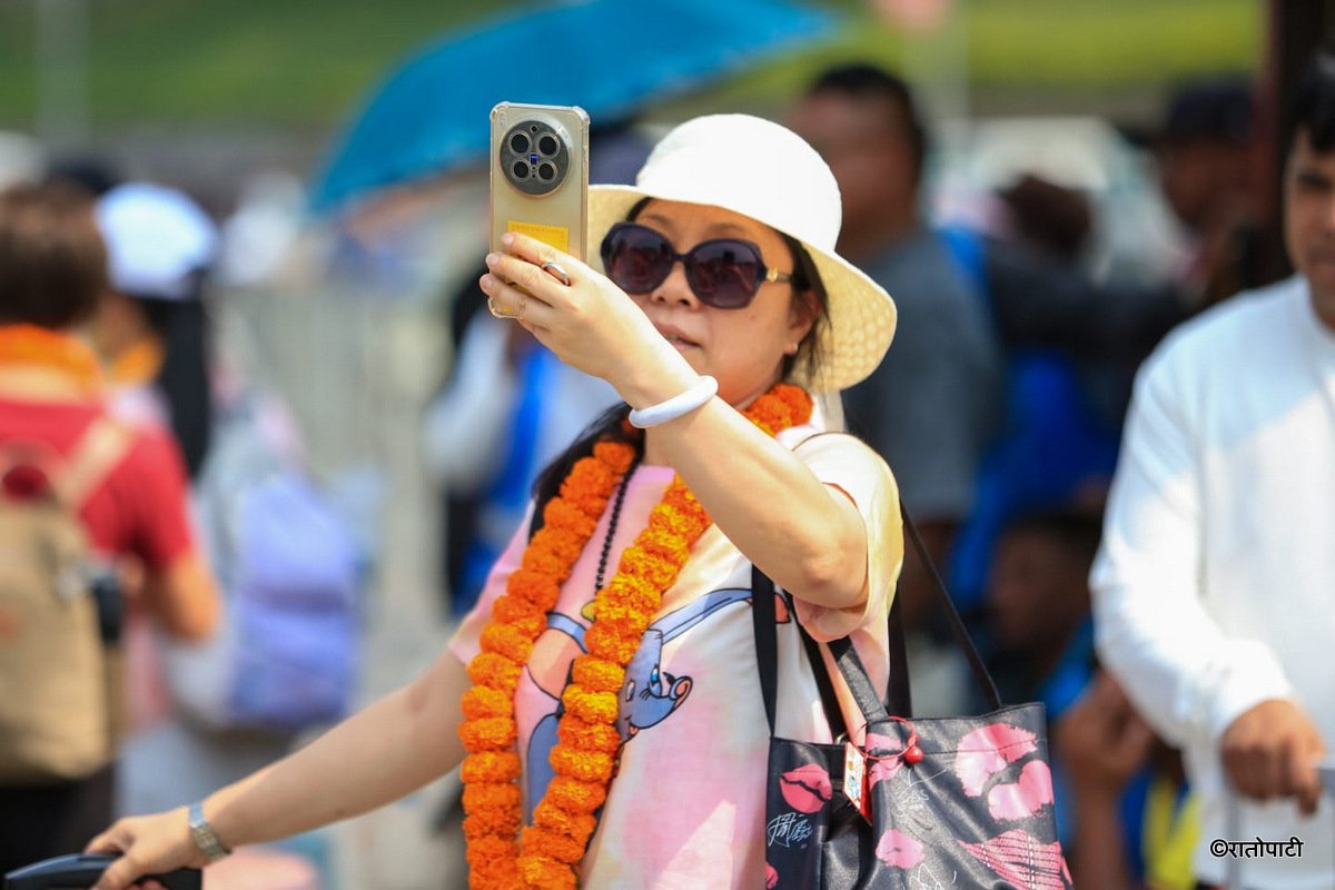 02-Chinese tourist in Nepal _NPL (5)