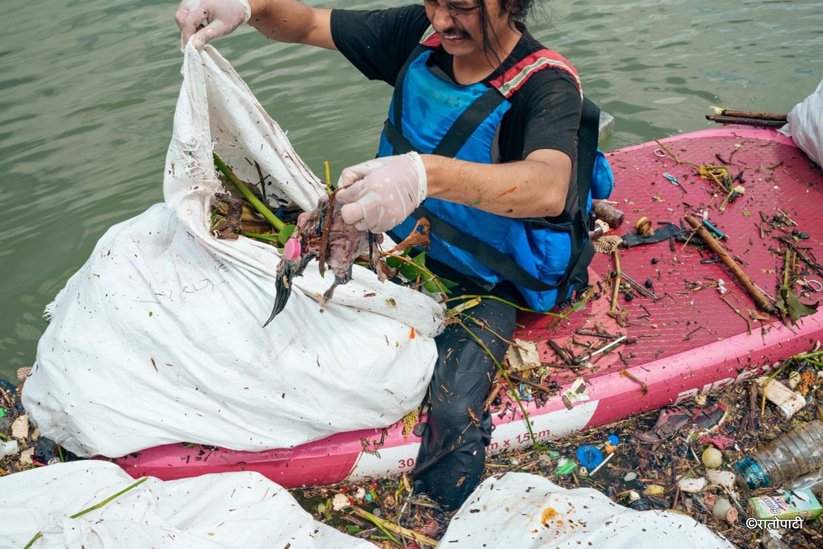 02-Phewa lake waste Managed_Nepal photo library5
