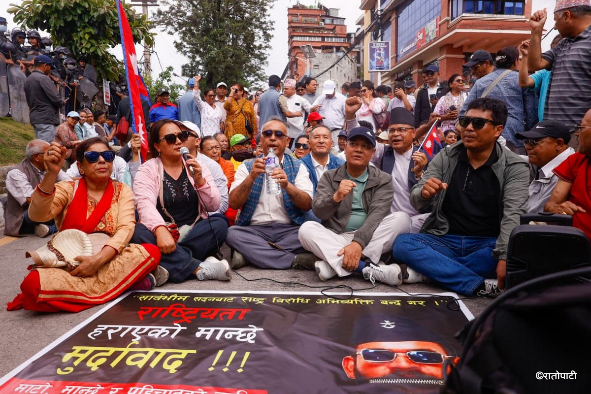 02-UML Protest against PM_NPL (2)