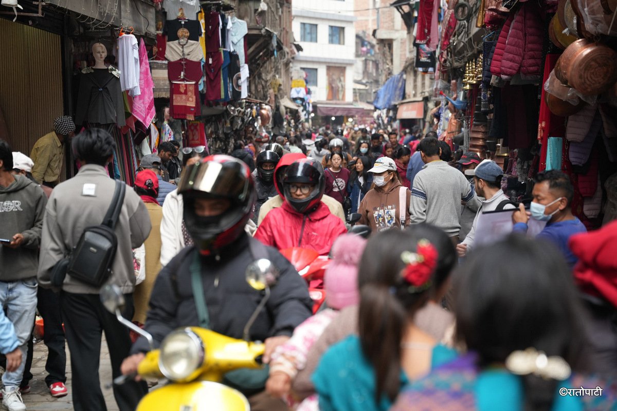 03-Holi_Market_-206