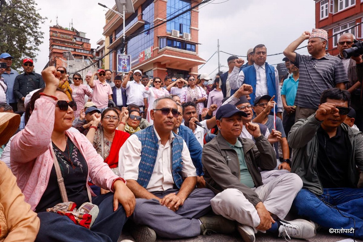 03-UML Protest against PM_NPL (3)