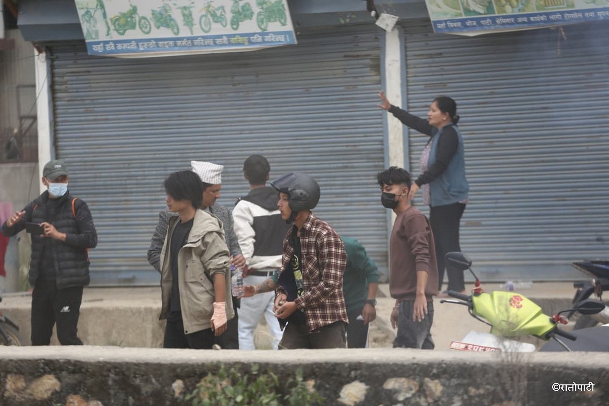 03-किष्ट अस्पताल क्षेत्रमा अश्रु ग्यास प्रहार_NPL (3)