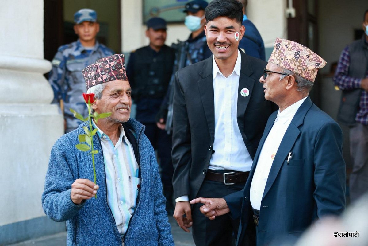 04-Biplab ko party darta_Nepal Photo Library (4)