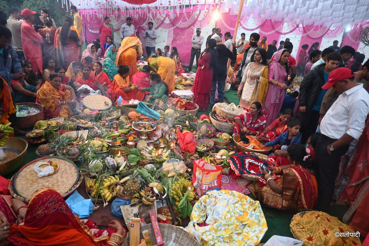 04-Chhath_Festival_Pokhara_Fewa Tal_-52