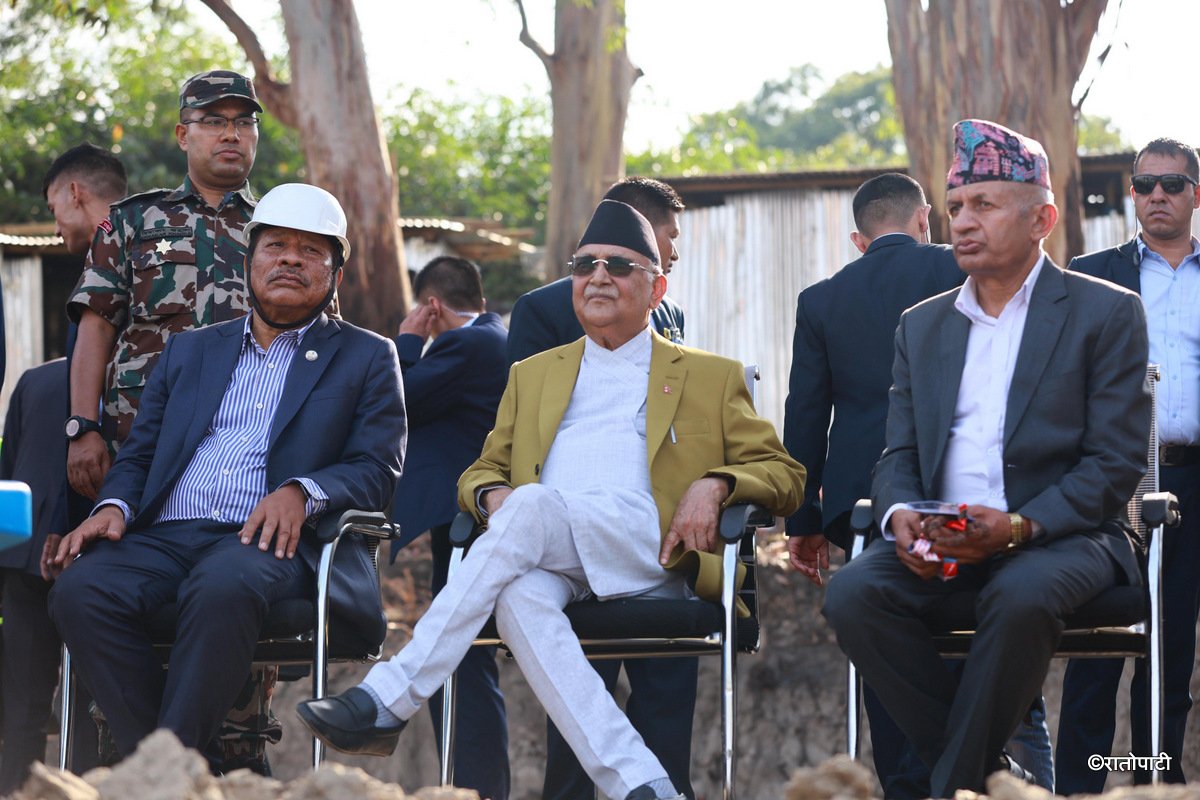 04-pm oli at TU ground (4)