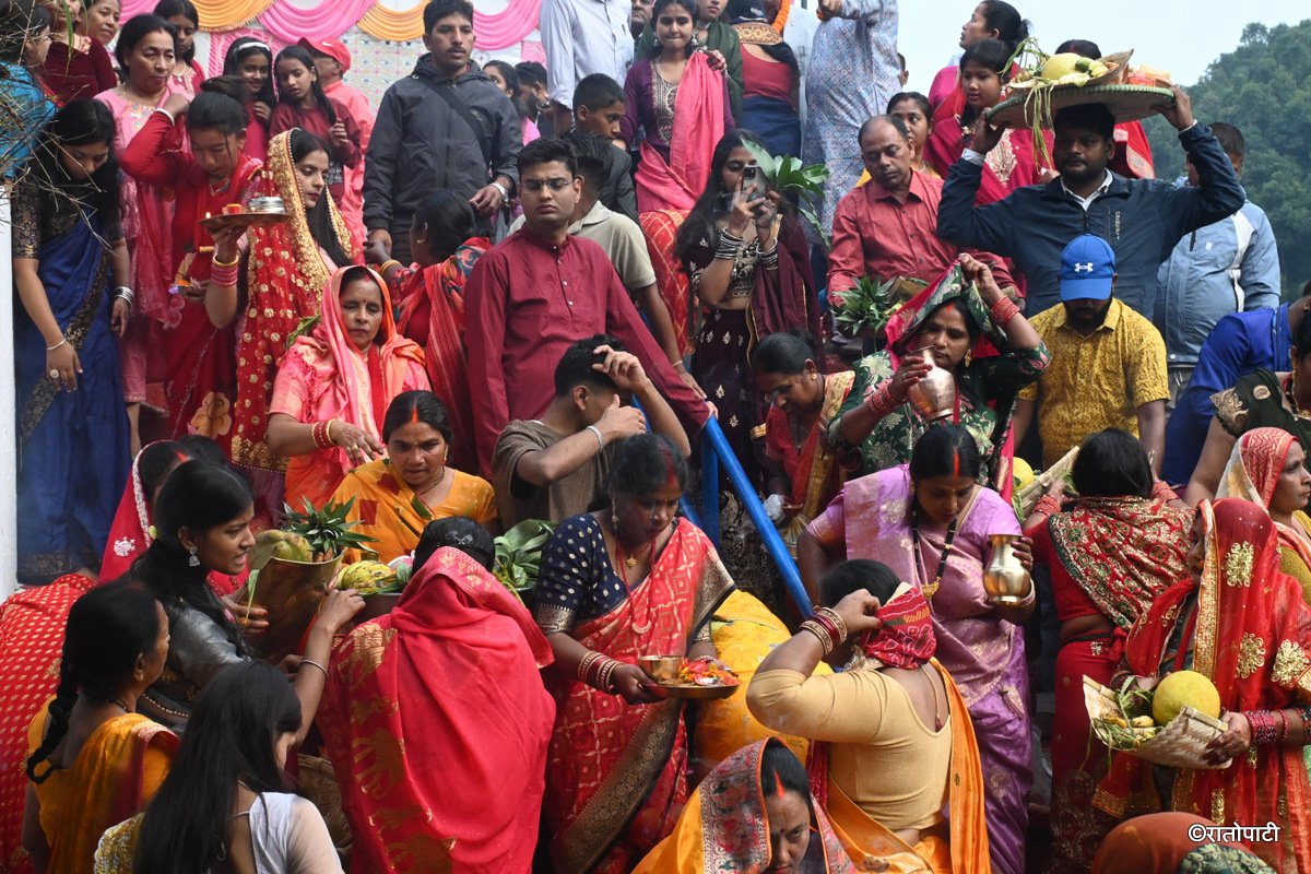 05-Chhath_Festival_Pokhara_Fewa Tal_-53