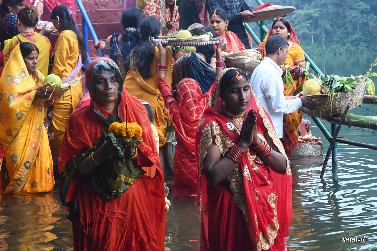 06-Chhath_Festival_Pokhara_Fewa Tal_-54