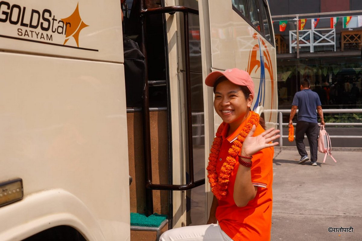06-Chinese tourist in Nepal _NPL (9)