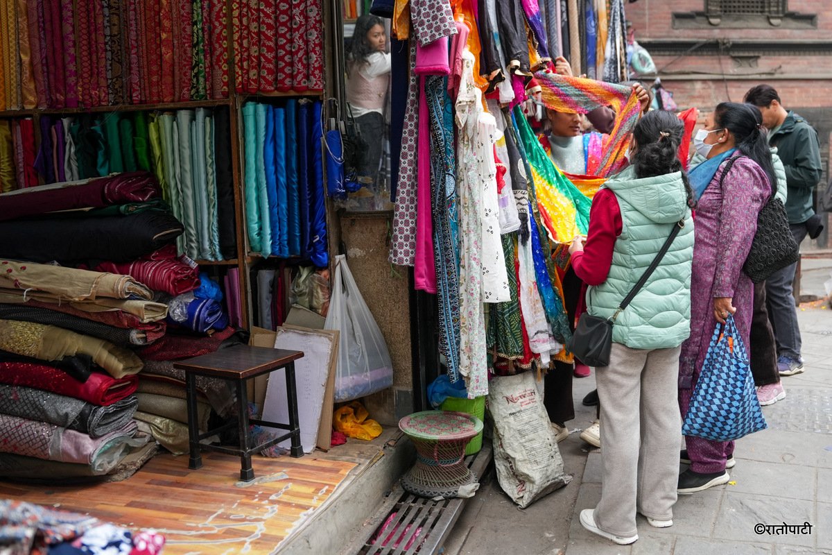 06-Holi_Market_-204
