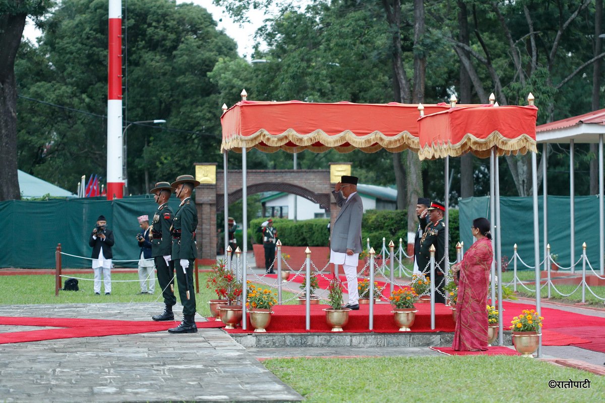 06-KP Oli Back_-706