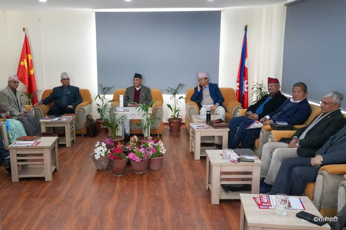   च्यासलमा चार घण्टादेखि सचिवालय बैठक जारी