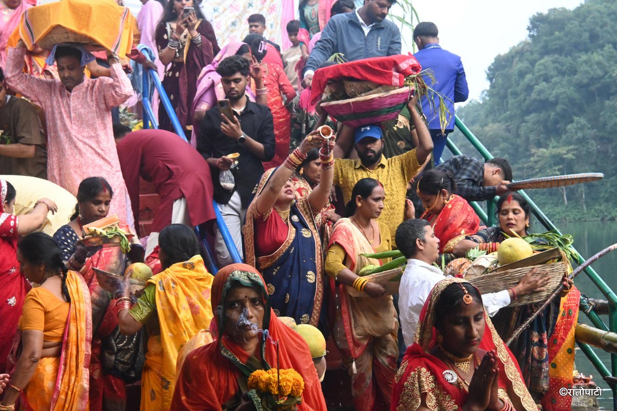07-Chhath_Festival_Pokhara_Fewa Tal_-55