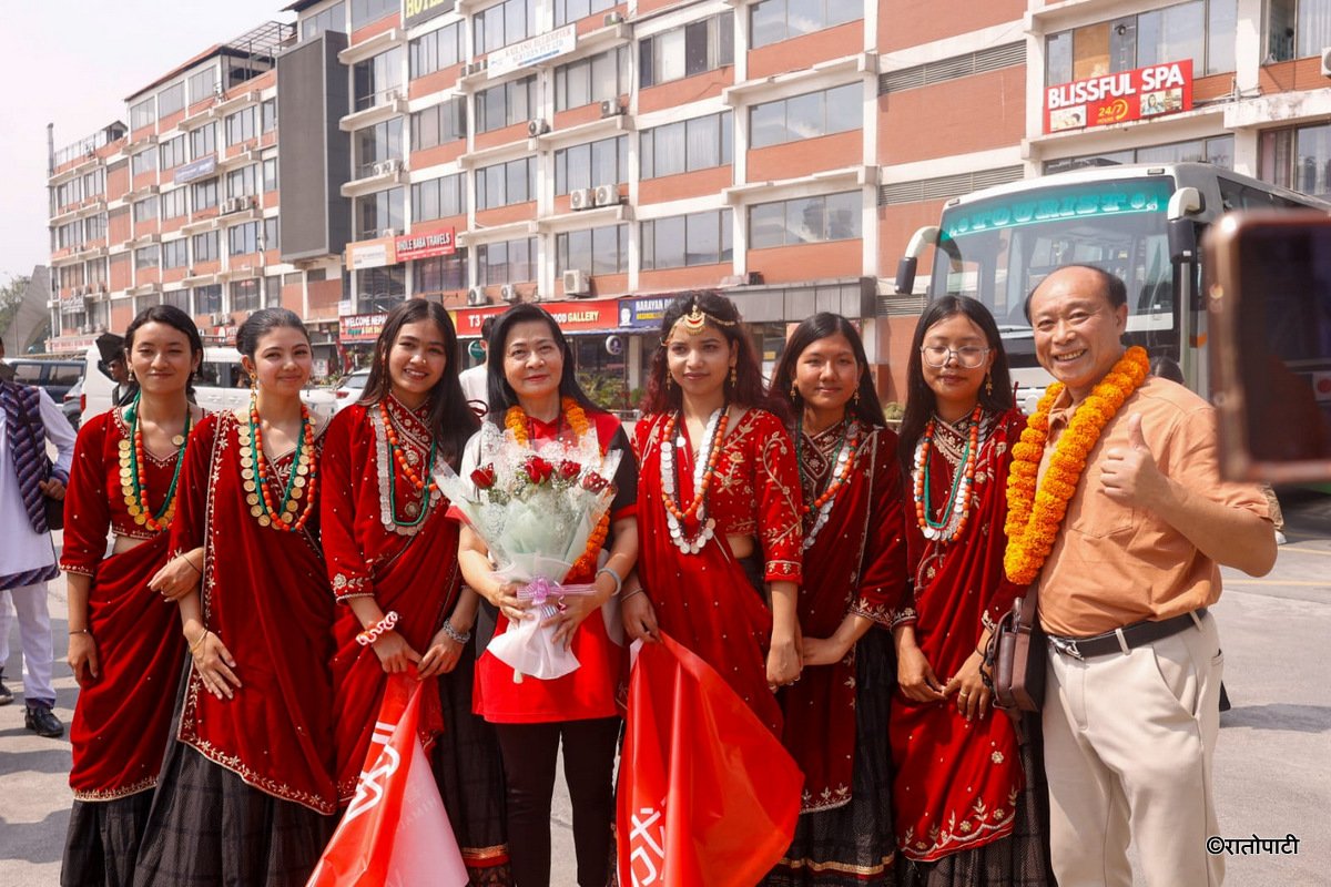 07-Chinese tourist in Nepal _NPL (6)