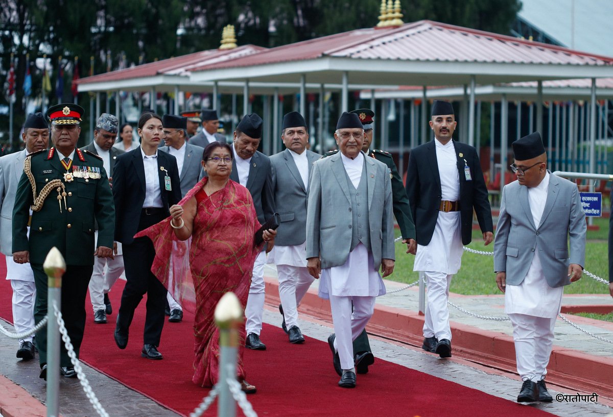 07-KP Oli Back_-701