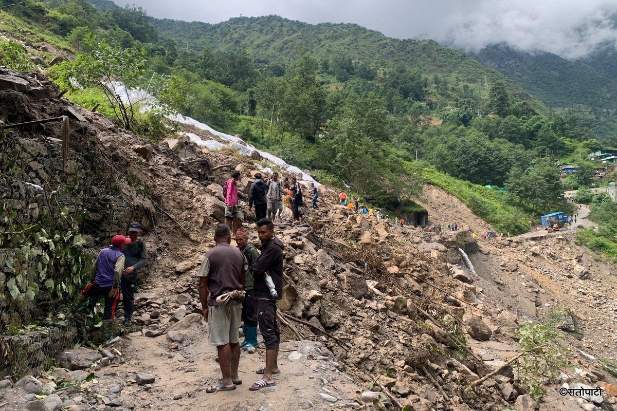   मुख्य राजमार्ग अवरुद्ध : कोशी र बागमती प्रदेशमा चार स्थानमा पूर्ण अवरोध