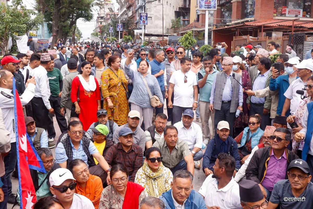 07-UML Protest against PM_NPL (7)