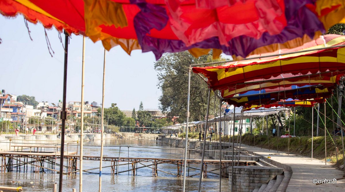   काठमाडौँको गौरीघाटमा छठ पर्वको तयारी (तस्बिरहरू)