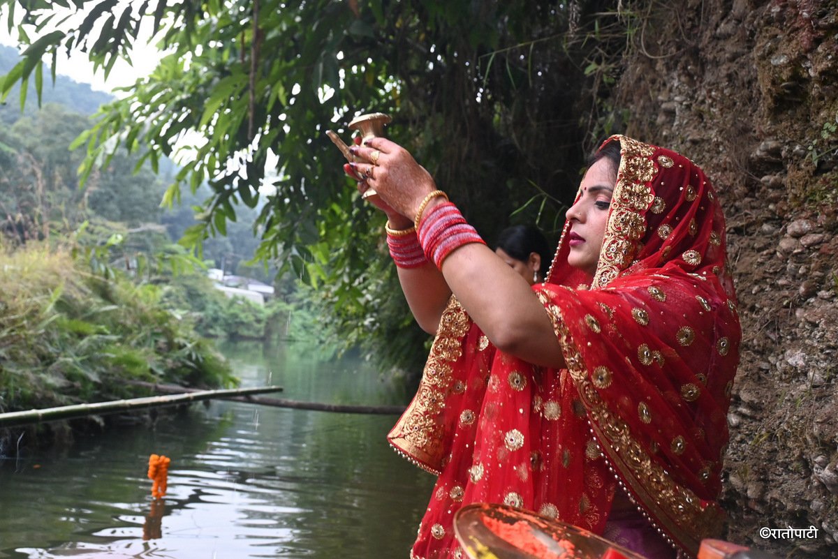 08-Chhath_Festival_Pokhara_Fewa Tal_-56