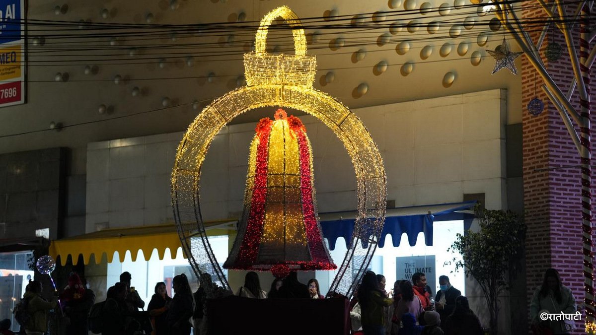 08-Christmans Eve_Nepal Photo Library (1)