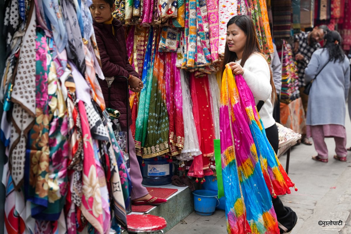 08-Holi_Market_-208