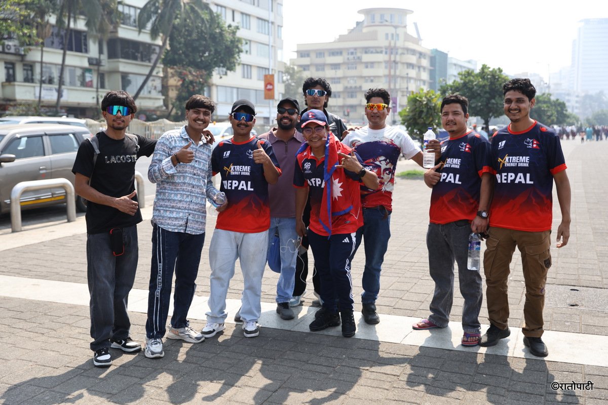 08-Nepali Fans at Mumbai_NPL (8)