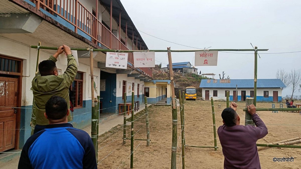 कास्कीका तीनै क्षेत्रमा मतदान केन्द्र तयार (तस्बिरहरू)