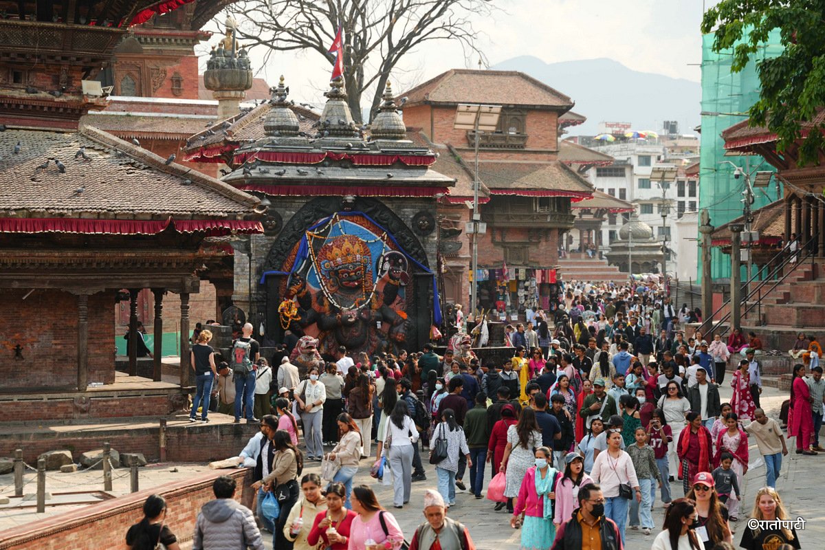 Fuel Crisis Leads to Weekend Holiday in Nepal, Crowds Flock to Basantapur