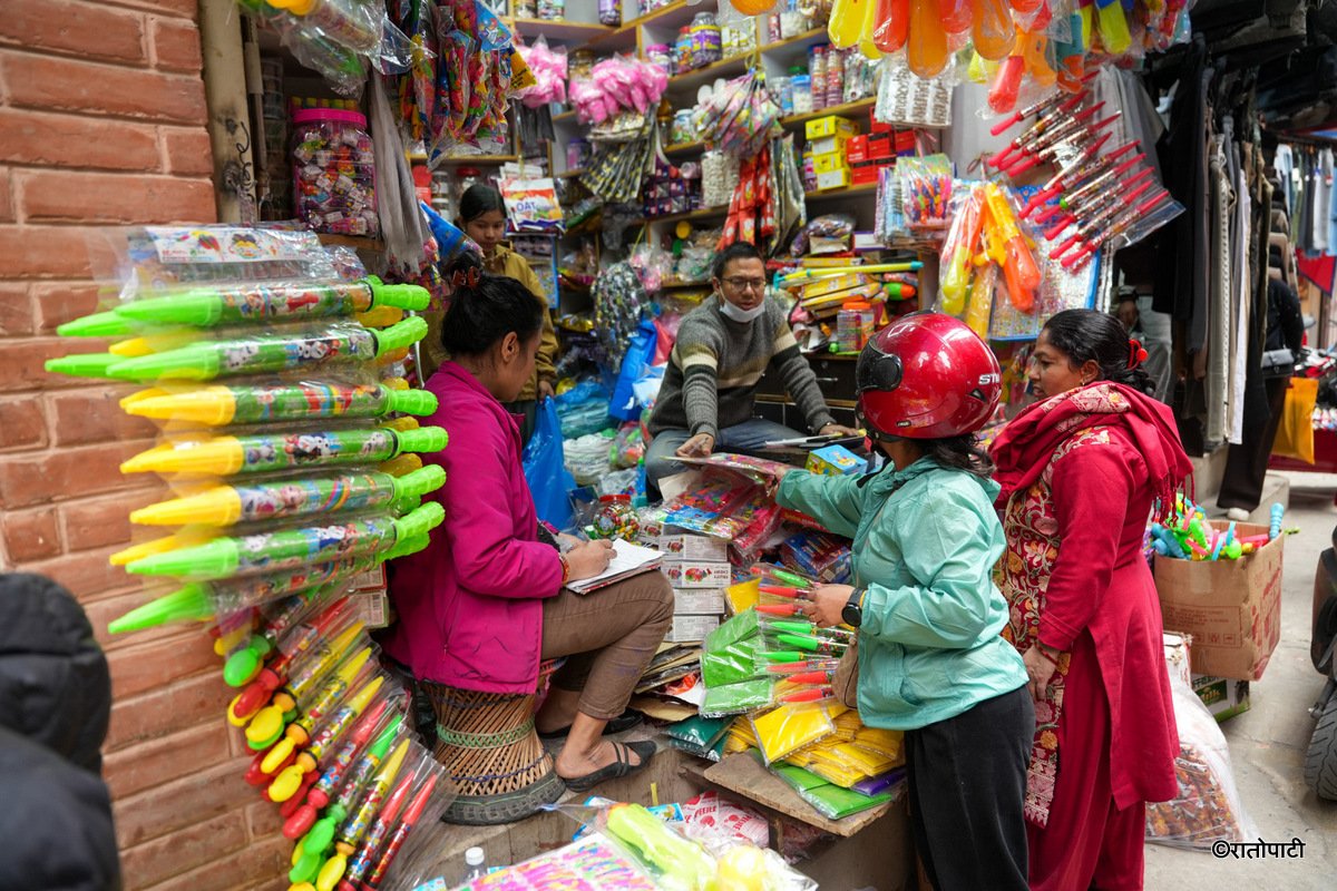 09-Holi_Market_-210