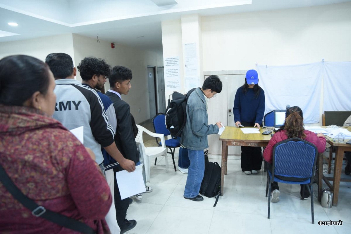 09-Last day of Voting list_Nepal Photo Library (9)