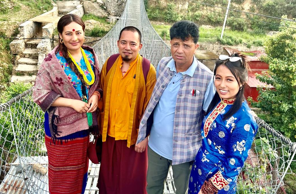 तामाङ गीतको भिडियोमा निर्देशक मदन घिमिरे