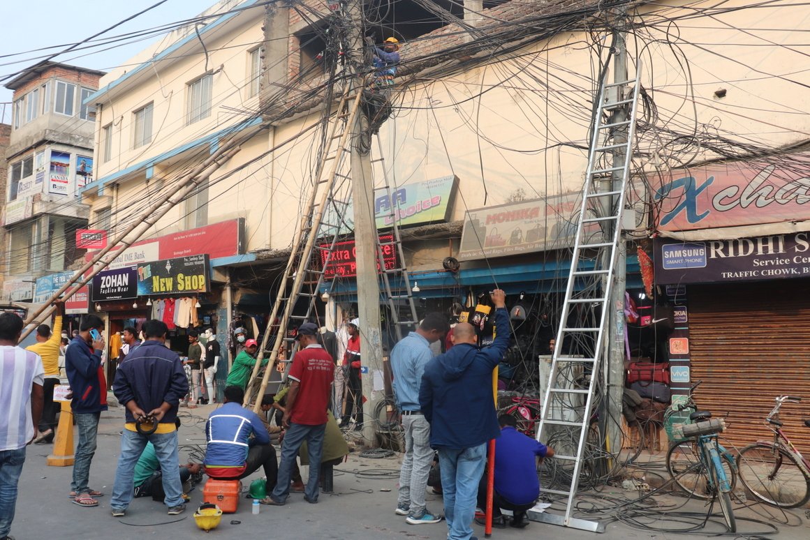 विराटनगरमा नेट र केबलको तार व्यवस्थापन हुँदै