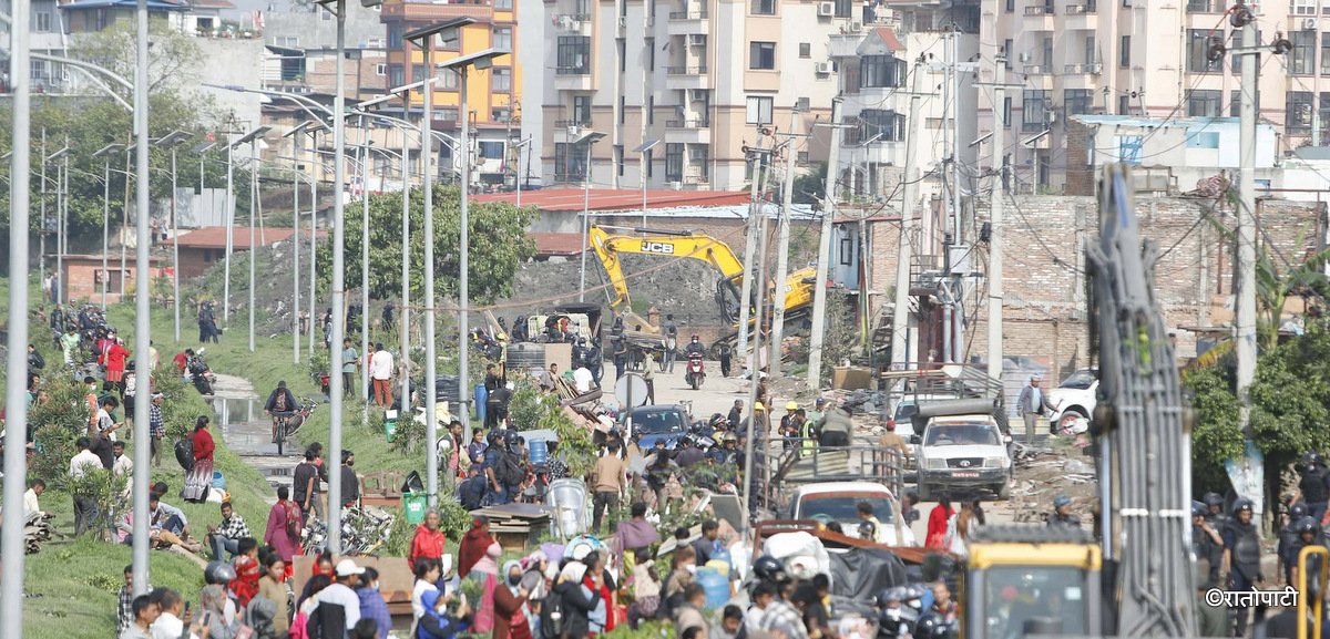   टेकु क्षेत्रमा चल्न थाल्यो डोजर (तस्बिरहरू)