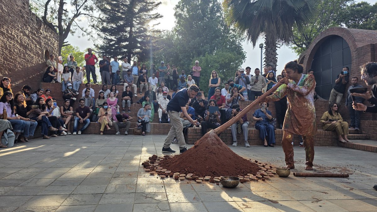 कृतिमा परेको प्रभावलाई विभिन्न माध्यमबाट चित्रित गर्दै कला प्रदर्शनी