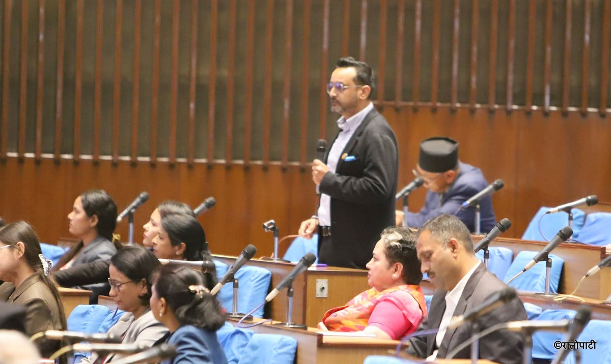   'इतिहासले गृहमन्त्रीलाई ‘काफिला’ लुट्दा मौन बस्ने कायर ‘रहबर’को रूपमा सम्झिनेछ'