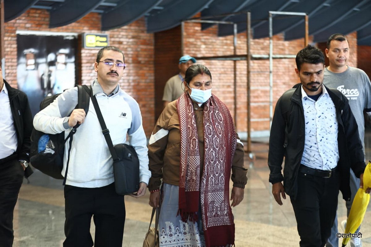 1-Bipinki aama ra bahini returned from USA_NPL (1)