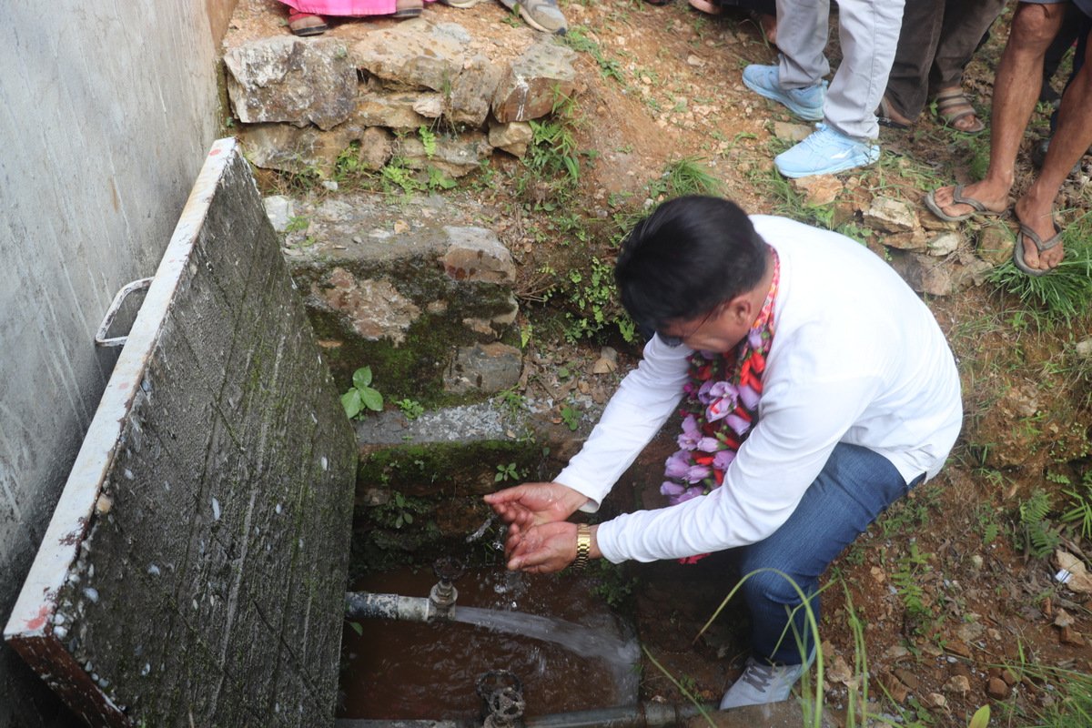   खानेपानी योजनाले ल्यायो गाउँमा खुसीयाली