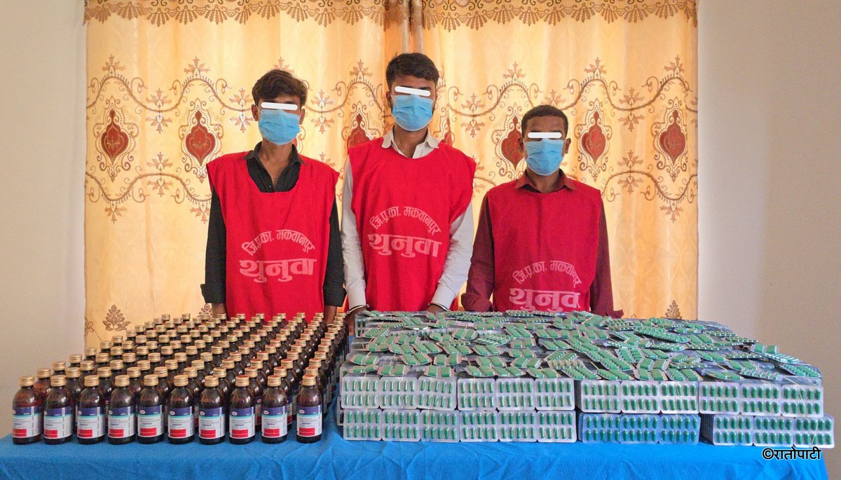   लागूऔषधसहित ३ जना भारतीय नागरिक पक्राउ