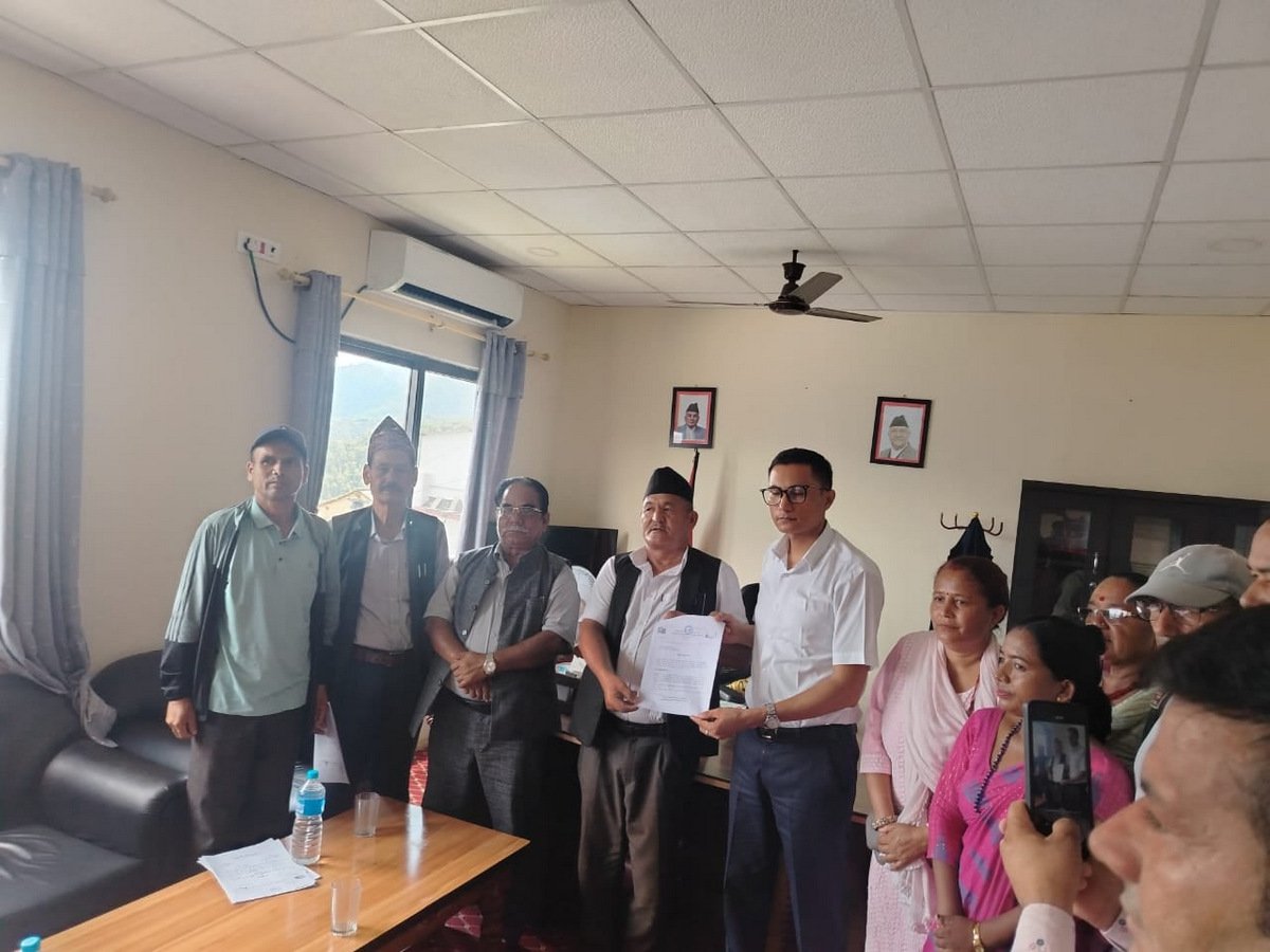 भूकम्पपीडितको पुनर्निर्माणमा ढिलाइ : माओवादी केन्द्रद्वारा ज्ञापनपत्र पेस, सङ्घर्षको चेतावनी