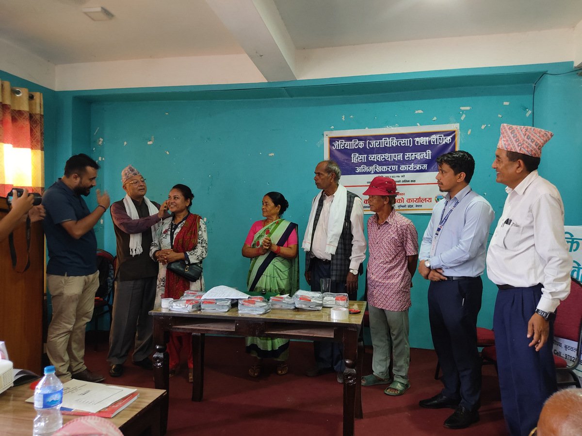 श्रवण शक्ति अति न्यून भएकालाई सुनाइ यन्त्र वितरण