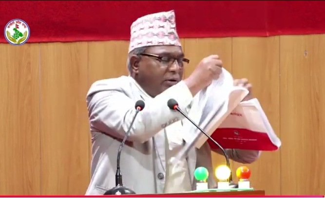   कर्णालीको बजेटप्रति असन्तुष्टि : प्रदेशसभा बैठकमै सांसदद्वारा बजेट किताब च्यातियो